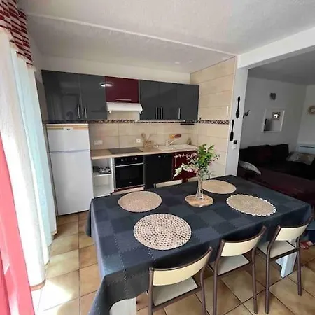 Bel Avec Piscine Apartment *